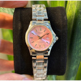 ساعت مچی زنانه کاسیو casio اصل بند استیل نقره ای صفحه نمایش گرد قرمز جذاب وخاص