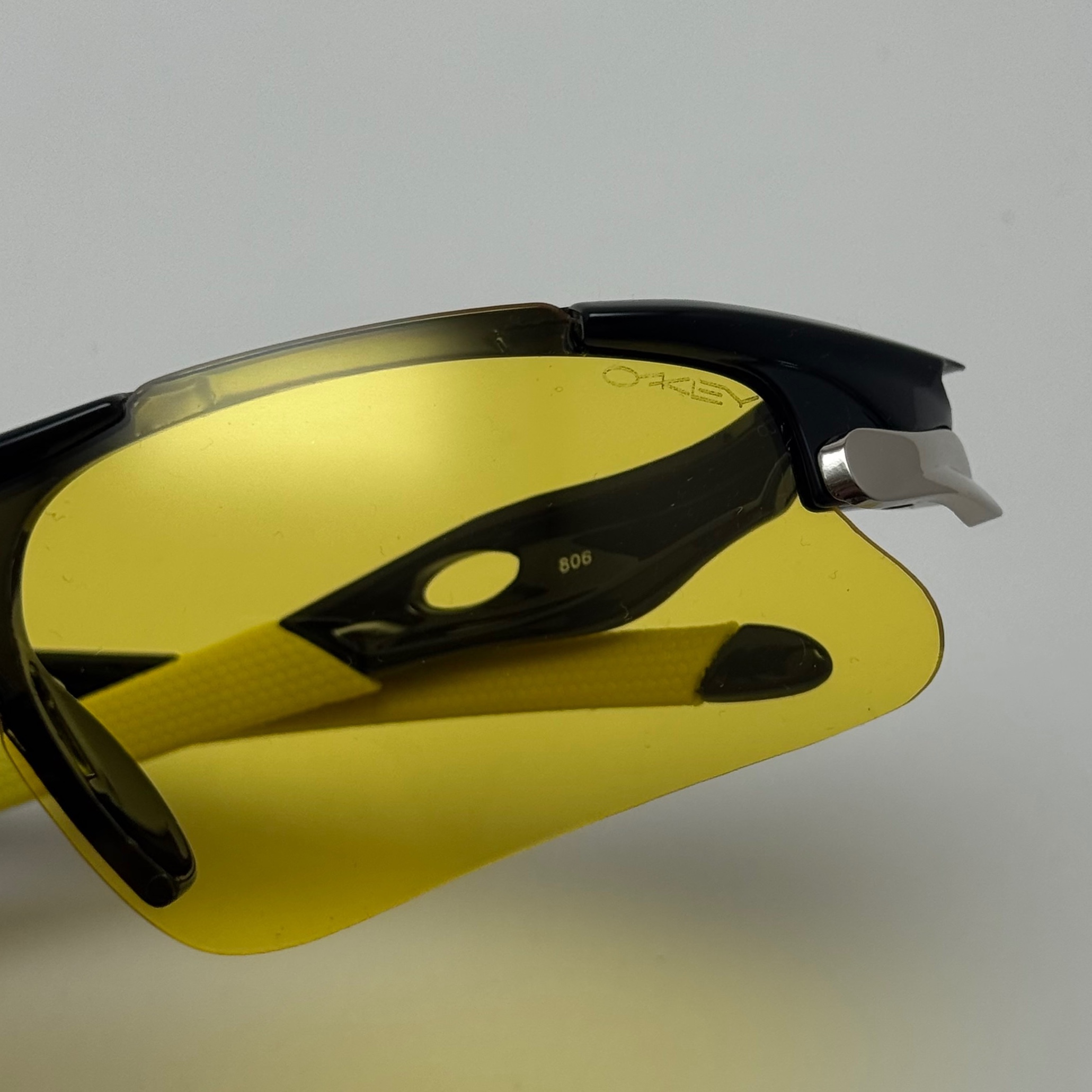 عینک آفتابی و شب اسپرت اوکلی Oakley مدلRadar زرد کد 806 - عینک شب