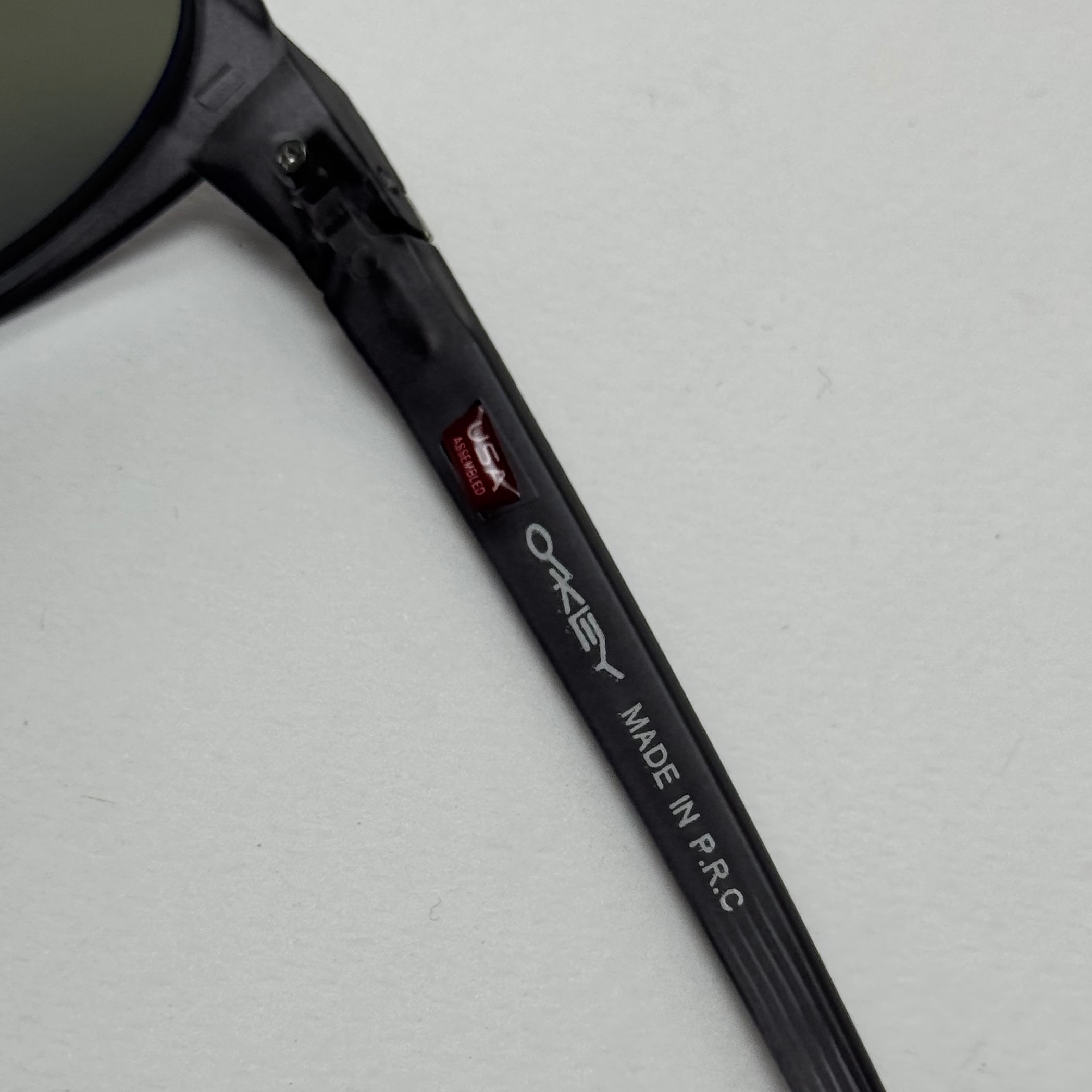 عینک آفتابی پلاریزه اوکلی Oakley طوسی عدسی آبی گرد کد TO4910