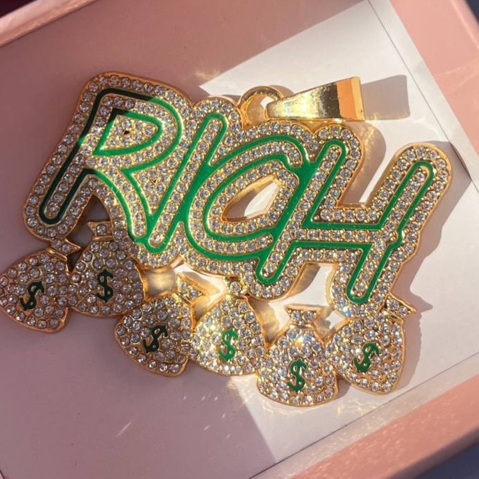 گردنبند پلاک فول نگین کاری شده طرح استیکر رنگ ثابت با کیفیت بالا کد zel (پس کرایه)