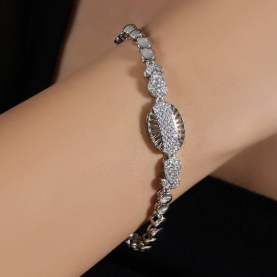 دستبند جواهری نگین کاری مدل قلبی رنگ ثابت در تنوع طرح کد mp (پس کرایه)