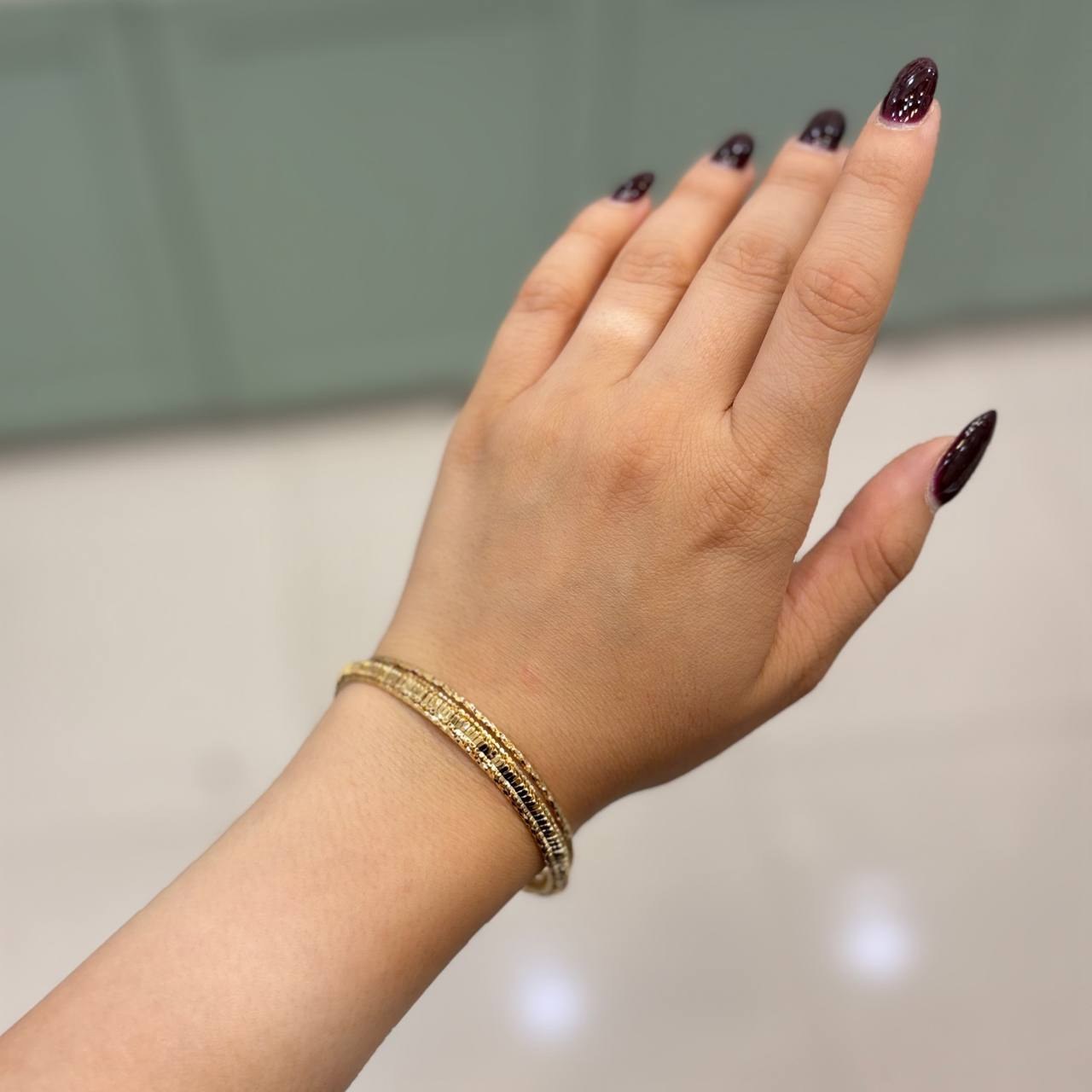 دستبند النگویی و بنگل مشابه طلا زنانه طرح خطی رنگ ثابت کد gy (پس کرایه)