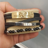 دستبند چرمی قفل و پلاک استیل مردانه طرح گوچی Gucci کیفیت چرم عالی در تنوع طرح رنگ ثابت کد bn (پس کرایه)