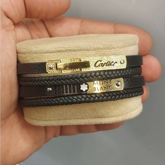 دستبند چرمی قفل و پلاک استیل مردانه ورساچ Versace کیفیت چرم عالی تنوع طرح رنگ ثابت کد bn (پس کرایه)