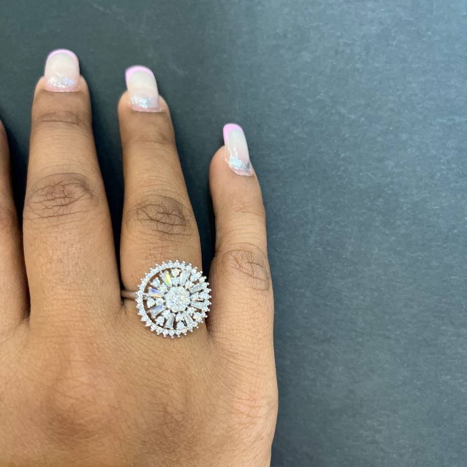 انگشتر طرح جواهری زنانه طرح سه گل نگین فری سایز Free size تنوع طرح رنگ ثابت کد bn (پس کرایه)