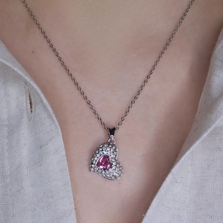 گردنبند و آویز پلاک آبکاری نقره نگین سواروسکی طرح نگین سفید و آبی تنوع طرح رنگ ثابت کد vn (پس کرایه)