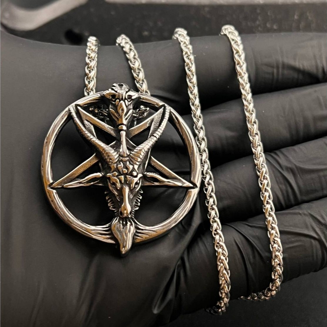 زنجیر و آویز پلاک استیل طرح موتور سوار هارلی رنگ ثابت در تنوع طرح کد ki