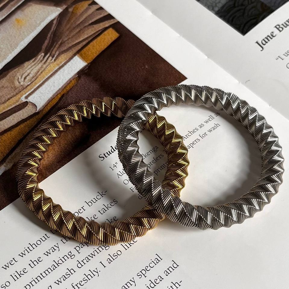دستبند بنگل استیل مدل حلزونی طلایی و نقره ای و مشکی رنگ ثابت