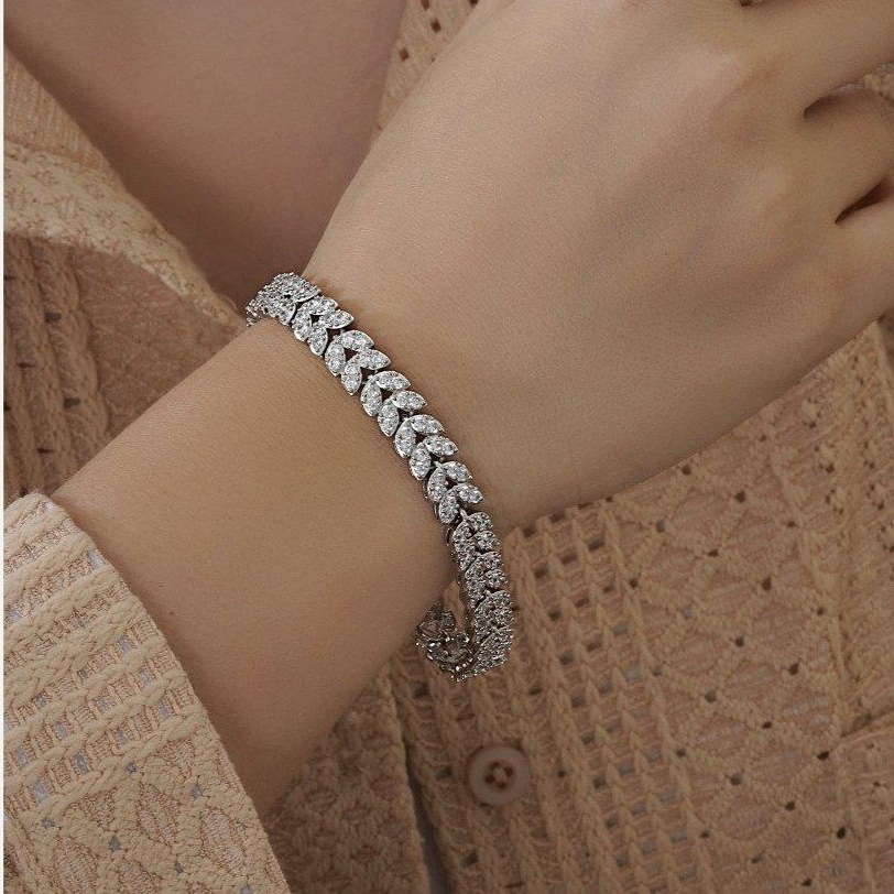 دستبند زنانه فول نگین مخراج کاری بدون ریزش نگین جواهری طرح برگ دوتایی رنگ ثابت کد MP