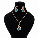 نیم ست زنانه کلیو (Clio) طرح قو با کریستال آبی | رزگلد با آبکاری طلای چندلایه