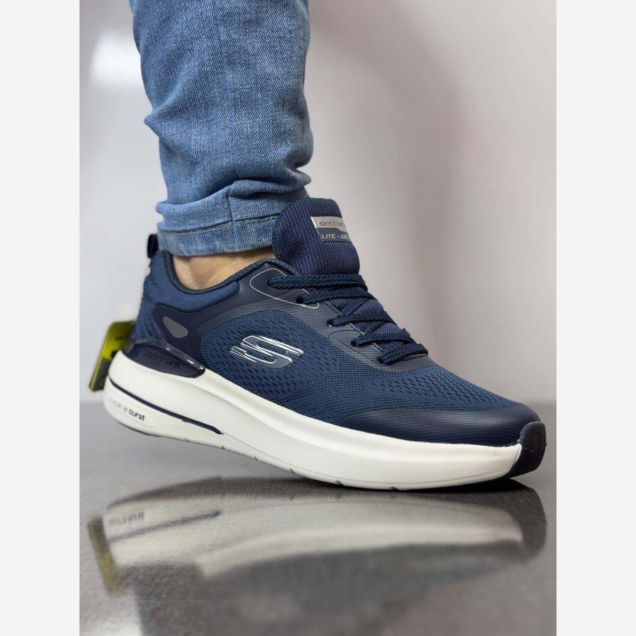 کفش اسکیچرز مردانه مدل Skeshers Max Cushion