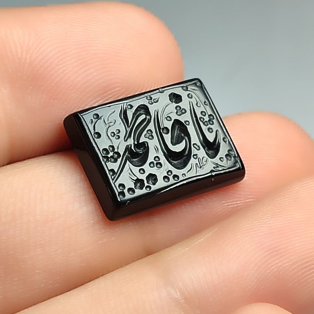 نگین عقیق مشکی حکاکی یافاطمه کد 5510