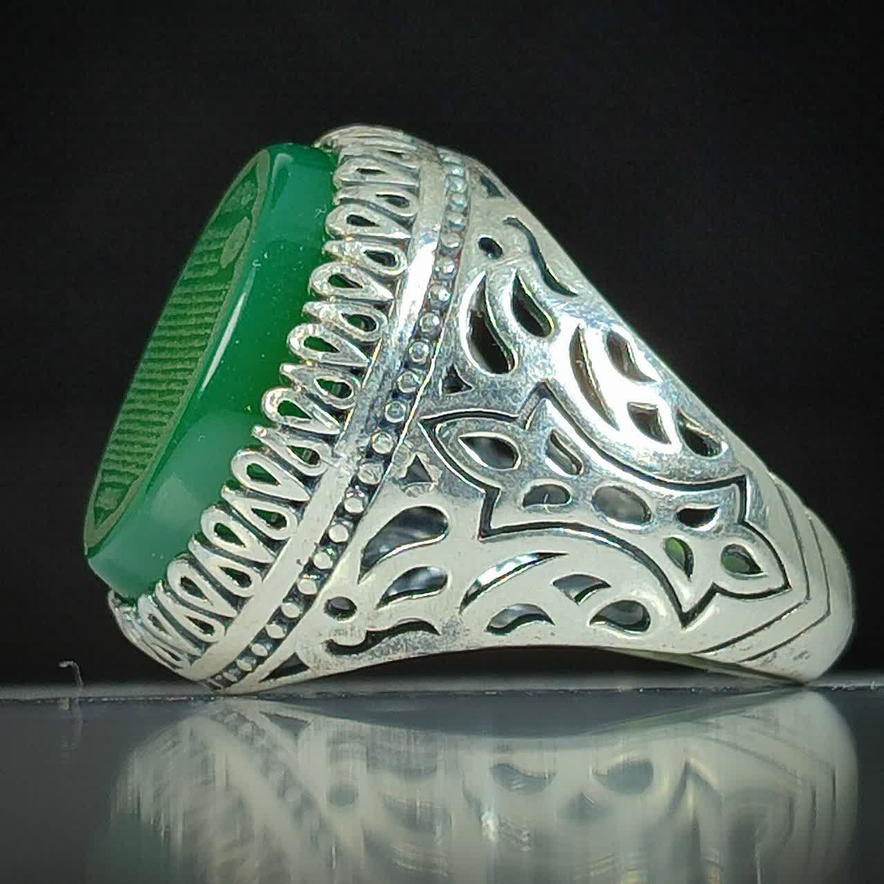 انگشتر عقیق سبز با حکاکی "سوره واقعه"؛ کلید طلایی رزق و آرامش کد 2160